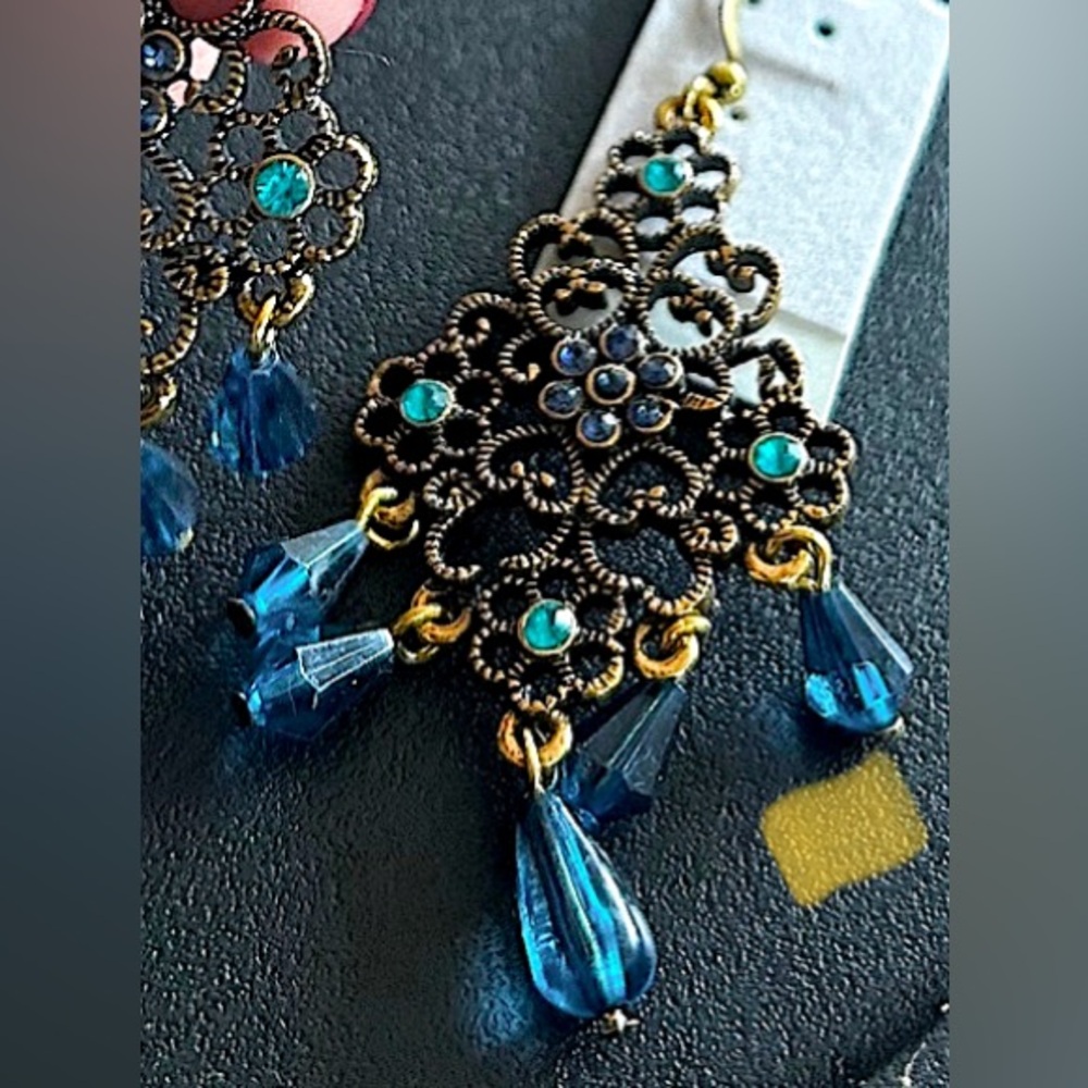 SUPERBE BRAND NEW EARRINGS